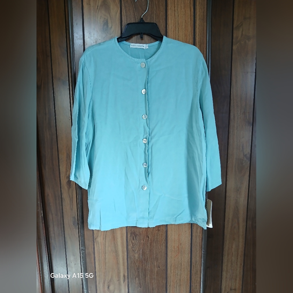 CUT LOOSE Women's Top Made with Tencel Size L